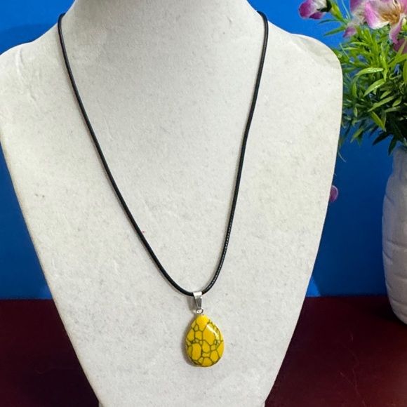 Michell Crafts Jewelry - Elegant Natural Crystal Yellow Teardrop Pendant Necklace